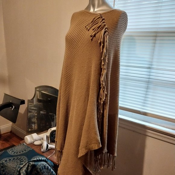 BCBG Maxazria Poncho & BCBGeneration Pocketbook - Picture 2 of 9